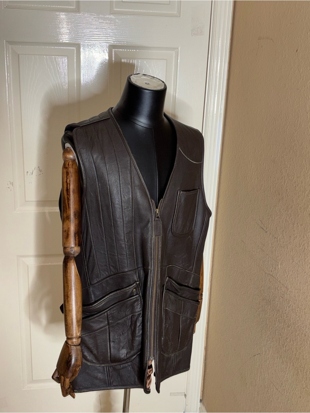VTG Orvis Leather Outdoor Hunting Field Safari Vest Jacket Mens Large Brown